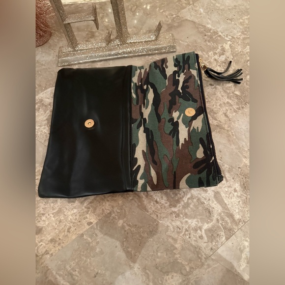 ❤️EUC❤️ Funky Monkey Camouflage and Black Clutch Bag - Picture 5 of 8